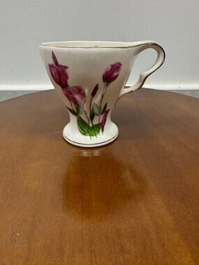 Vintage Teacup Rose Pink with Gold Trim Accent Unique handle no markings